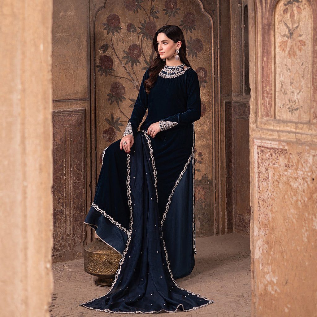 Women's Velvet Dresses: Online in Pakistan - AZURE
