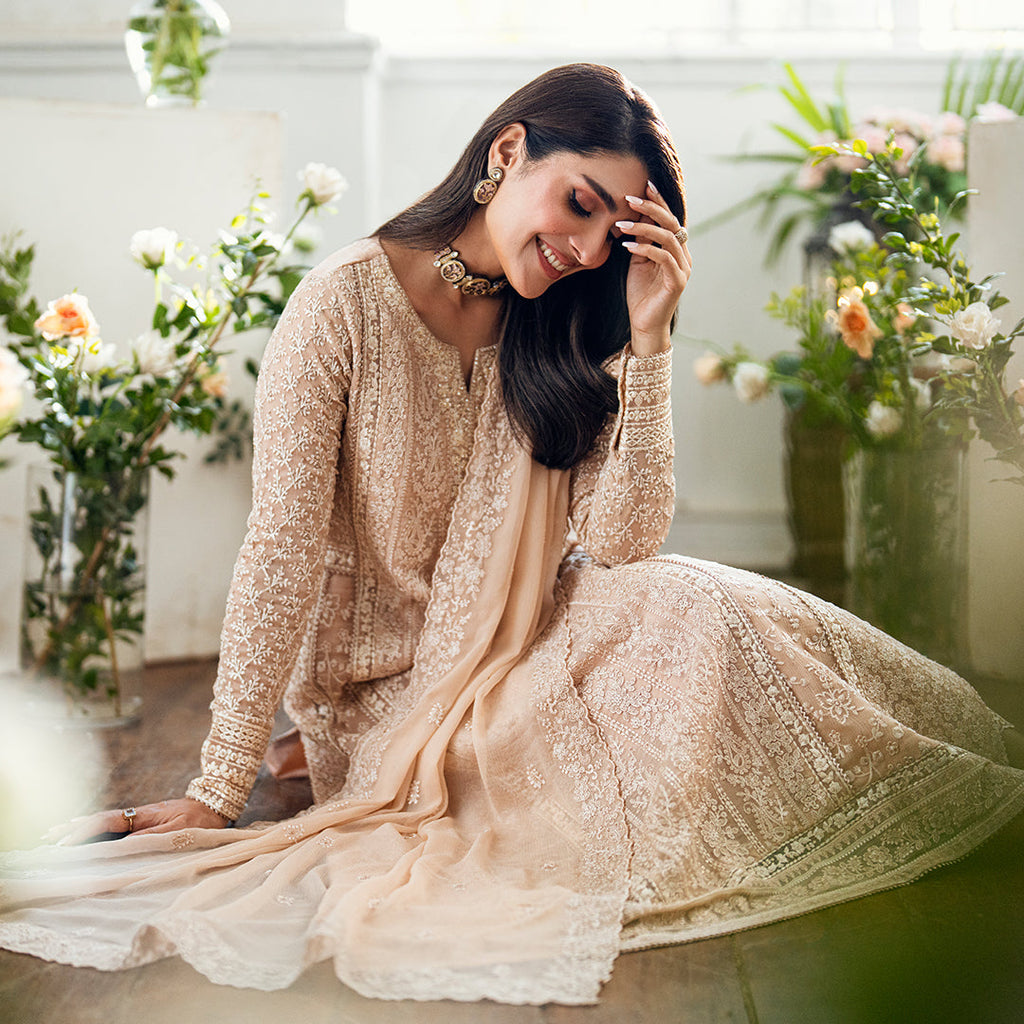 Ayeza Khan: AZURE's Designer Suits